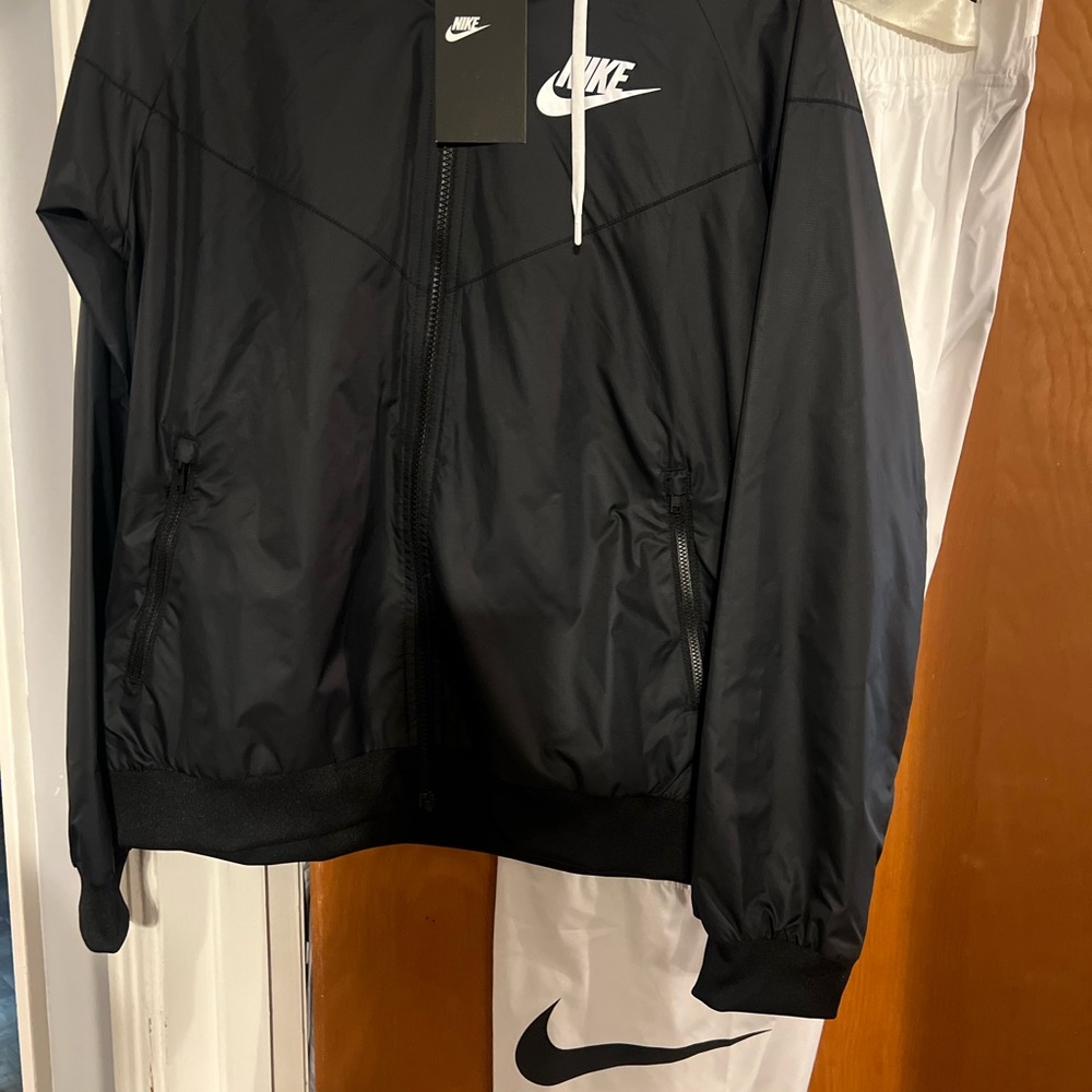 NIKE WOMEN”S JOGGER WIND SUIT